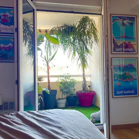 Joli T2 Avec Piscine Fréjus